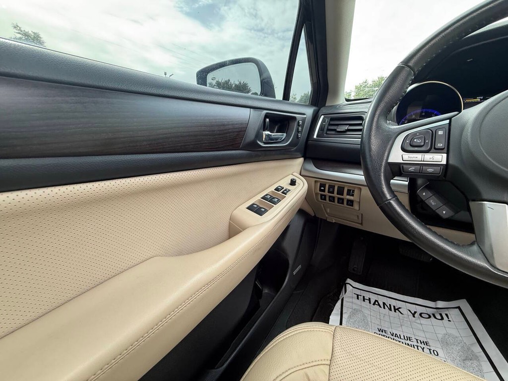 Subaru Legacy Vehicle Full-screen Gallery Image 32