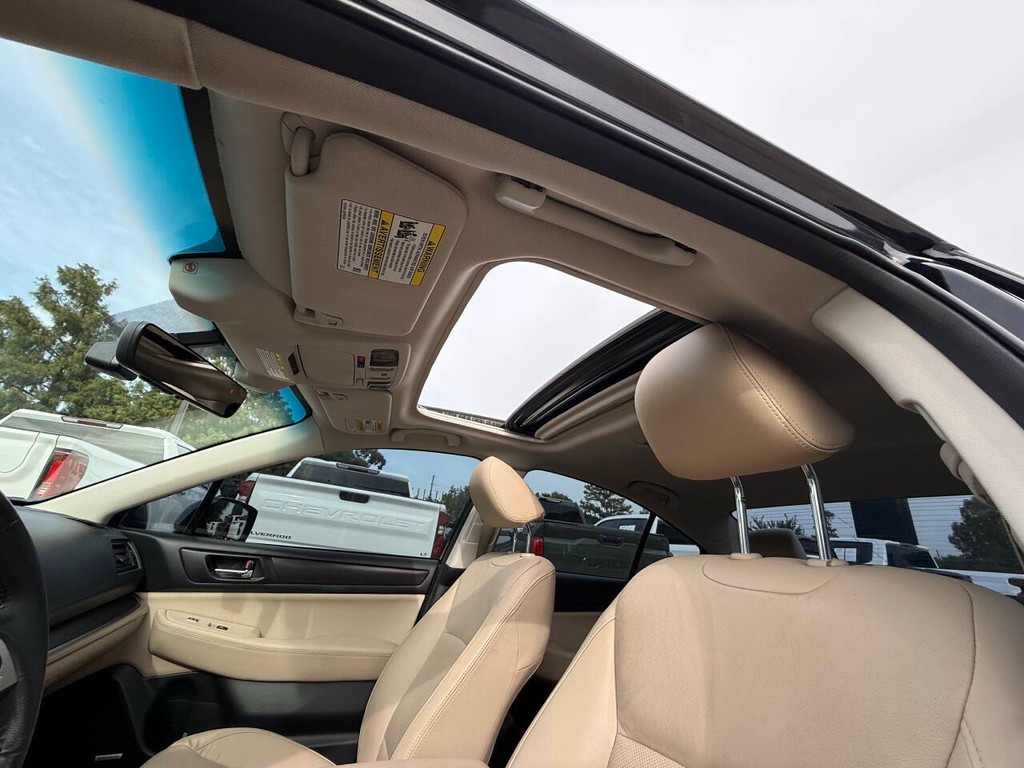 Subaru Legacy Vehicle Full-screen Gallery Image 33