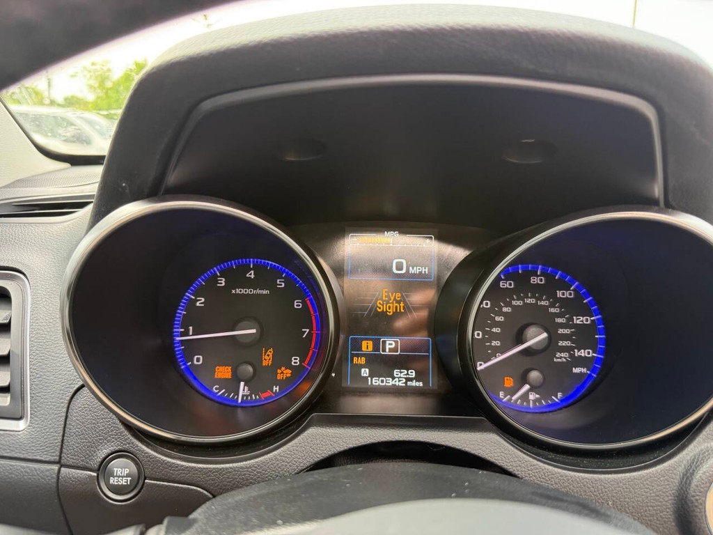 Subaru Legacy Vehicle Full-screen Gallery Image 34