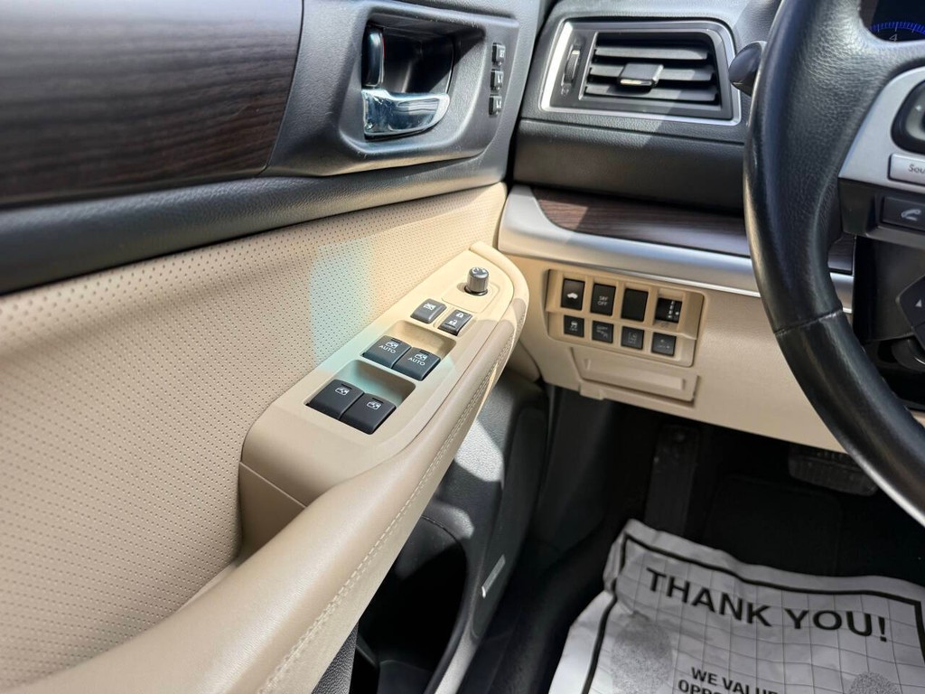 Subaru Legacy Vehicle Full-screen Gallery Image 36