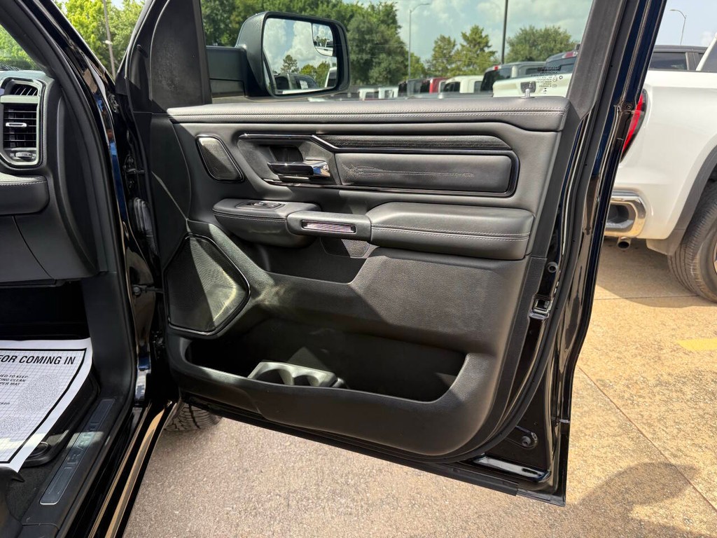 Ram 1500 Vehicle Full-screen Gallery Image 11