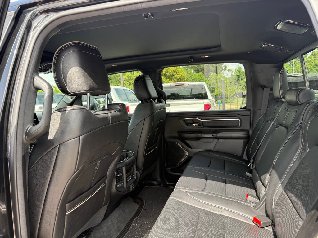 Ram 1500 Vehicle Full-screen Gallery Image 12