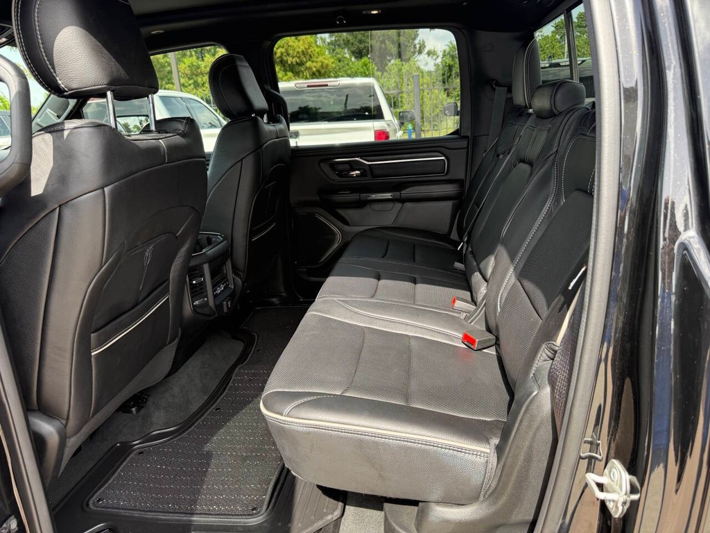 Ram 1500 Vehicle Full-screen Gallery Image 13