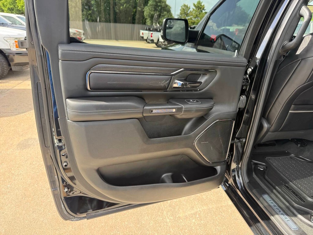Ram 1500 Vehicle Full-screen Gallery Image 14