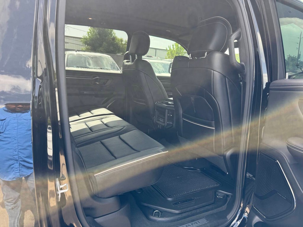 Ram 1500 Vehicle Full-screen Gallery Image 15