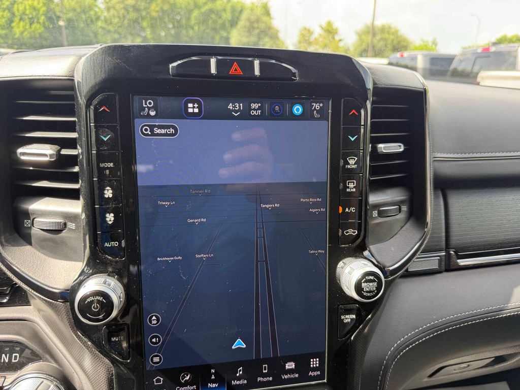Ram 1500 Vehicle Full-screen Gallery Image 25