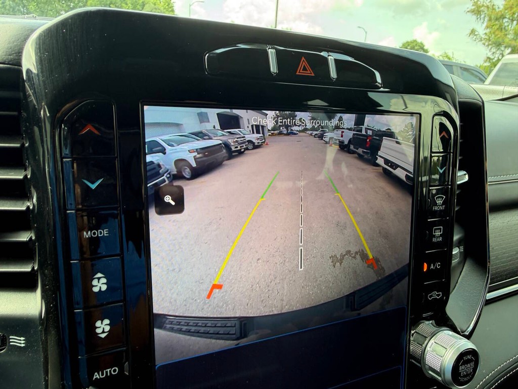 Ram 1500 Vehicle Full-screen Gallery Image 26