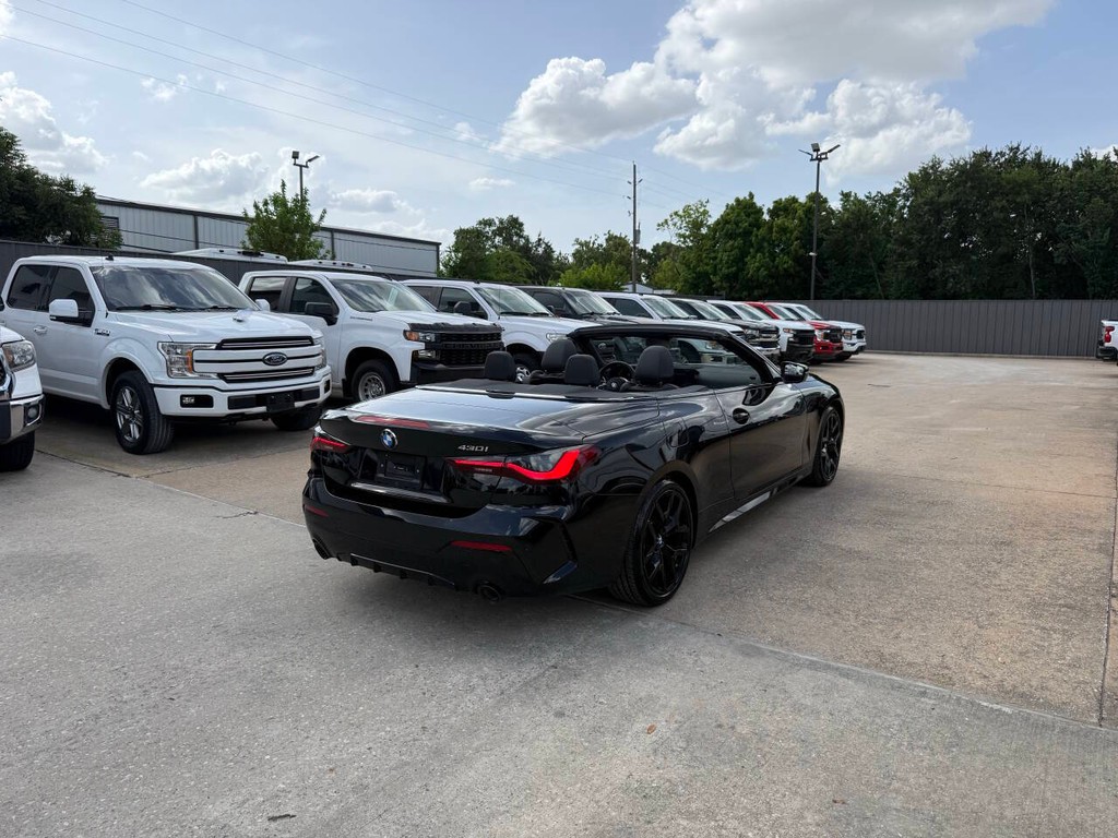 BMW 4 Series Vehicle Full-screen Gallery Image 09