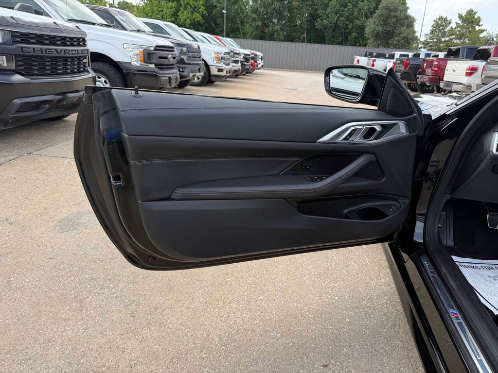 BMW 4 Series Vehicle Full-screen Gallery Image 13