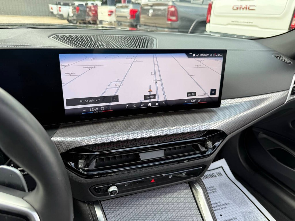 BMW 4 Series Vehicle Full-screen Gallery Image 25