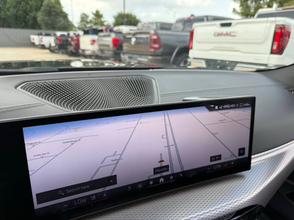 BMW 4 Series Vehicle Full-screen Gallery Image 26
