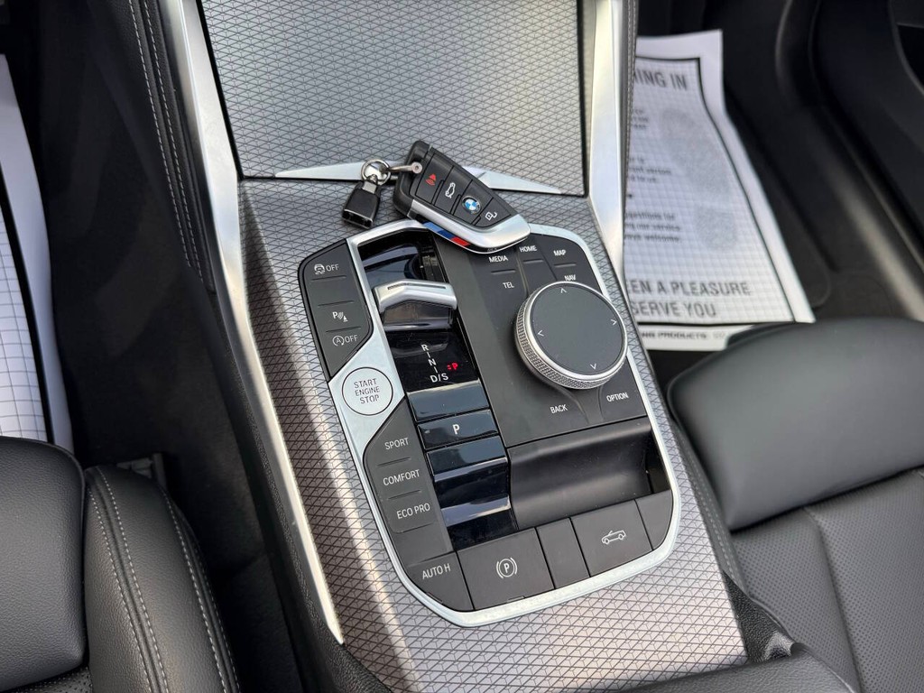 BMW 4 Series Vehicle Full-screen Gallery Image 29