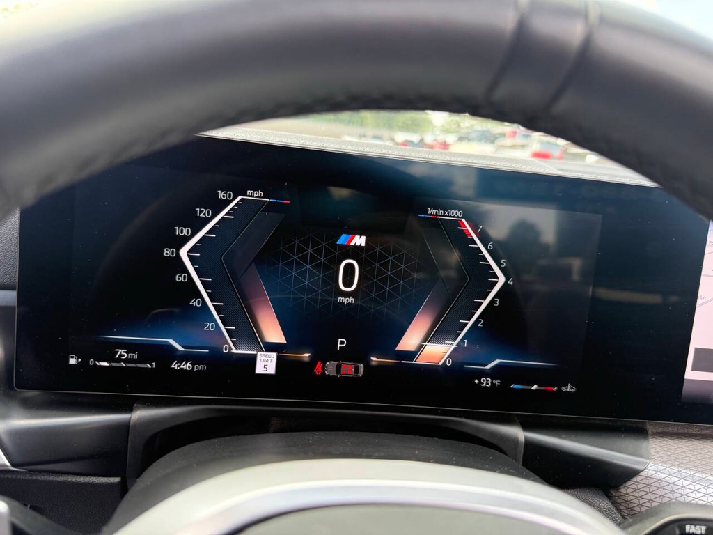 BMW 4 Series Vehicle Full-screen Gallery Image 30