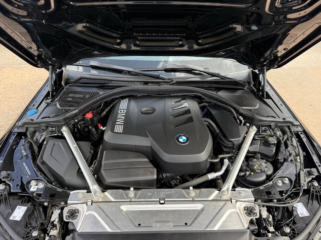 BMW 4 Series Vehicle Full-screen Gallery Image 33