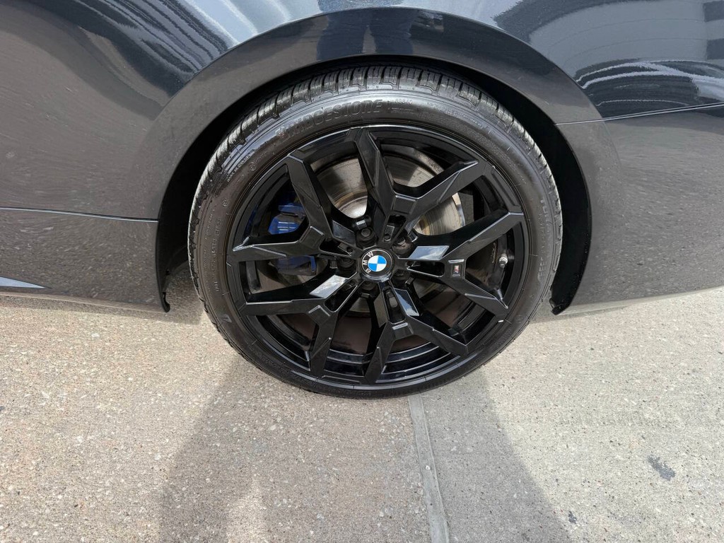 BMW 4 Series Vehicle Full-screen Gallery Image 34