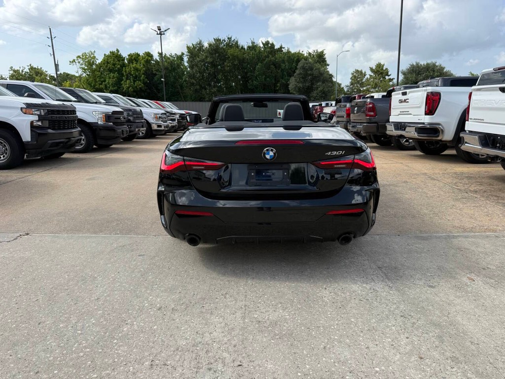 BMW 4 Series Vehicle Full-screen Gallery Image 36