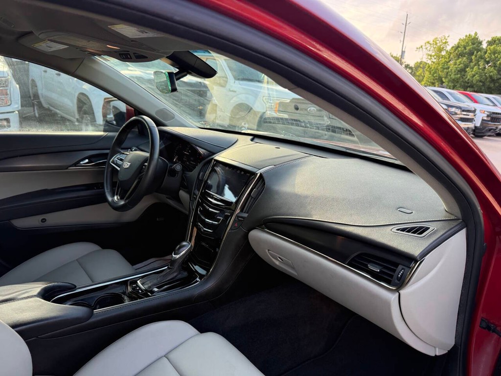Cadillac ATS Sedan Vehicle Full-screen Gallery Image 09