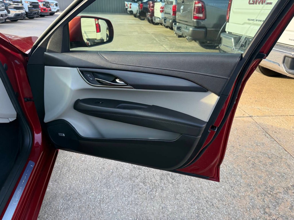 Cadillac ATS Sedan Vehicle Full-screen Gallery Image 11