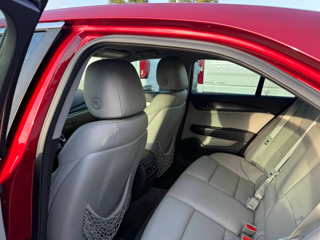 Cadillac ATS Sedan Vehicle Full-screen Gallery Image 12
