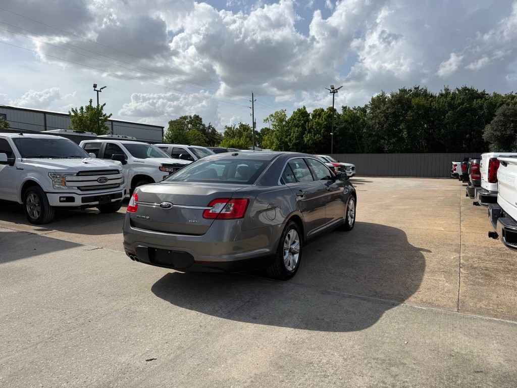 Ford Taurus Vehicle Full-screen Gallery Image 05