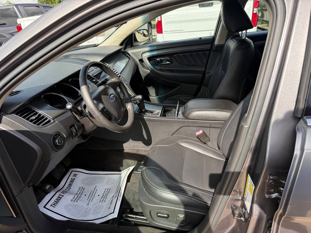 Ford Taurus Vehicle Full-screen Gallery Image 07