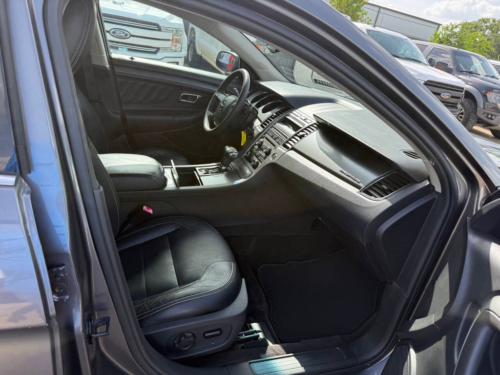 Ford Taurus Vehicle Full-screen Gallery Image 10