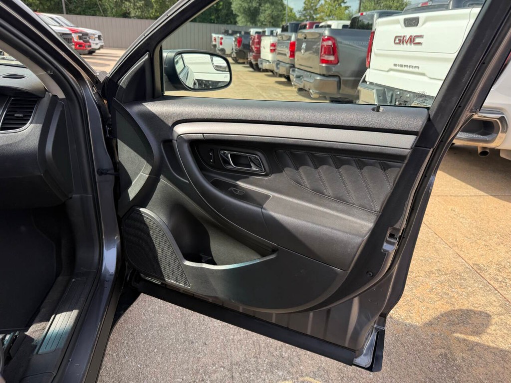 Ford Taurus Vehicle Full-screen Gallery Image 11