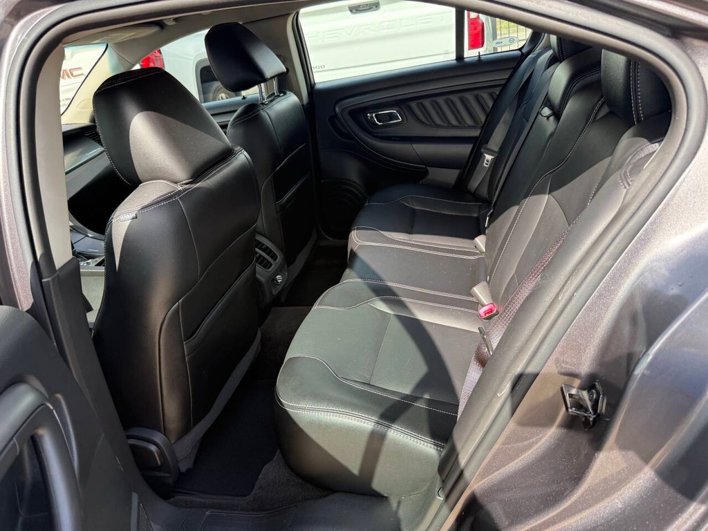 Ford Taurus Vehicle Full-screen Gallery Image 13