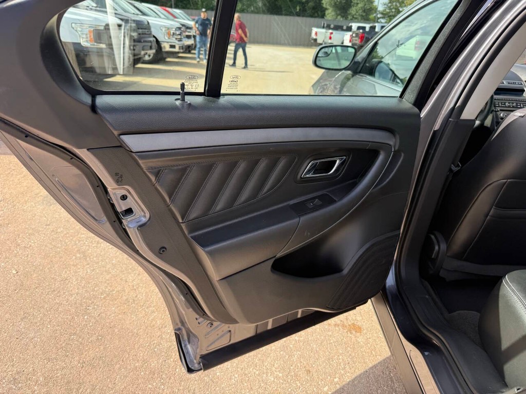 Ford Taurus Vehicle Full-screen Gallery Image 14