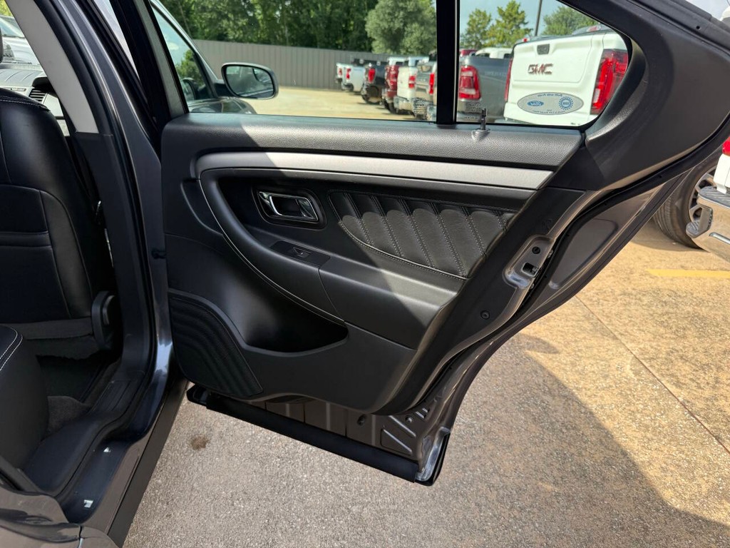 Ford Taurus Vehicle Full-screen Gallery Image 16