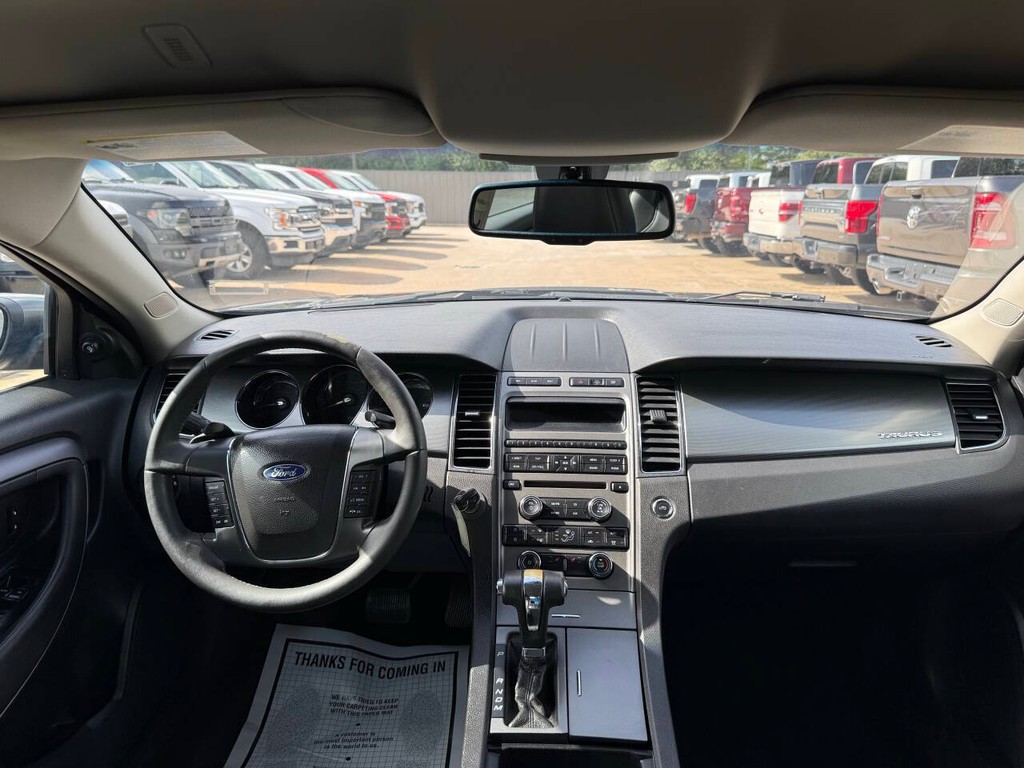 Ford Taurus Vehicle Full-screen Gallery Image 17