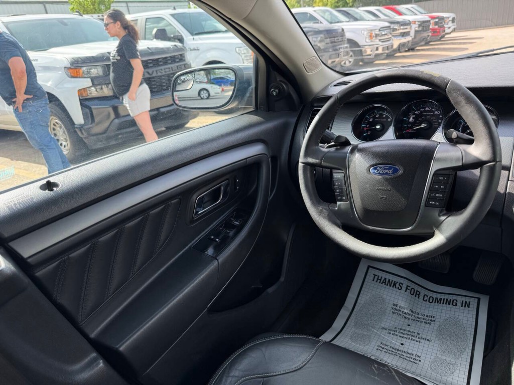 Ford Taurus Vehicle Full-screen Gallery Image 19