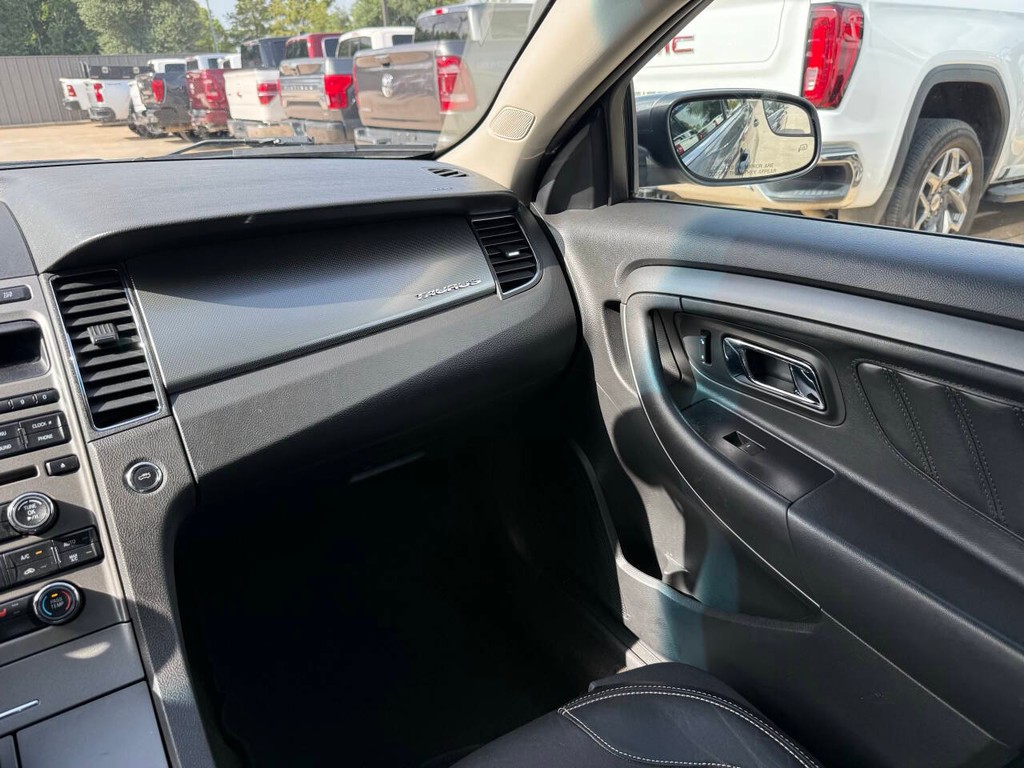 Ford Taurus Vehicle Full-screen Gallery Image 20