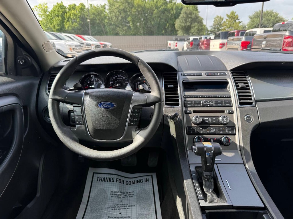 Ford Taurus Vehicle Full-screen Gallery Image 21