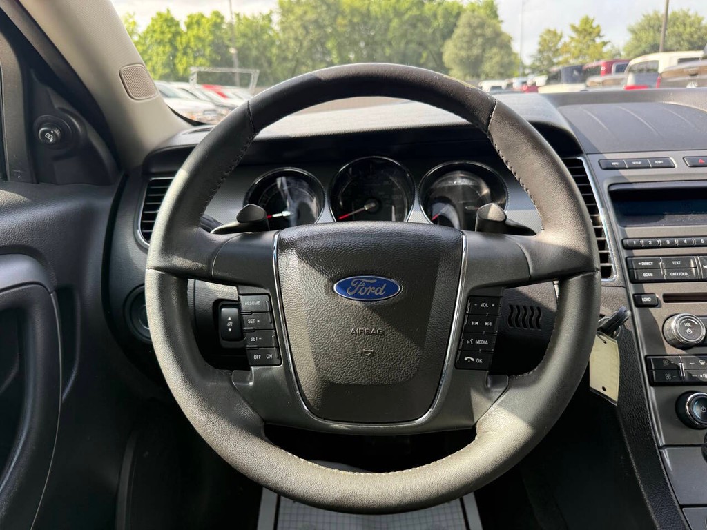 Ford Taurus Vehicle Full-screen Gallery Image 22