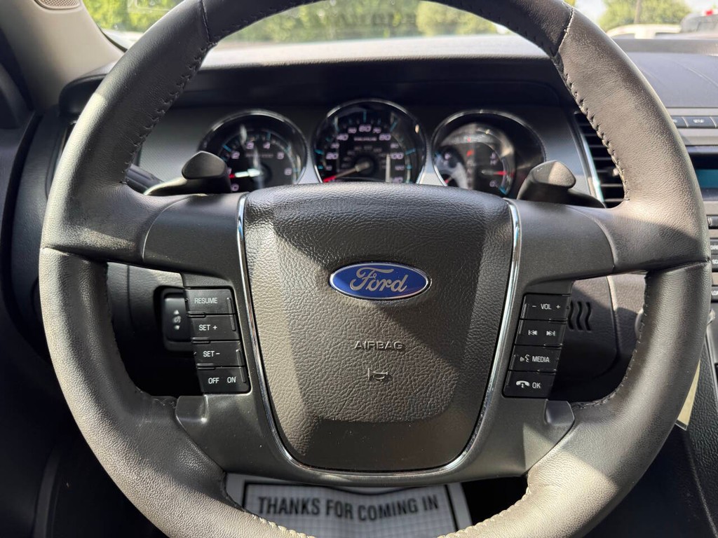 Ford Taurus Vehicle Full-screen Gallery Image 23