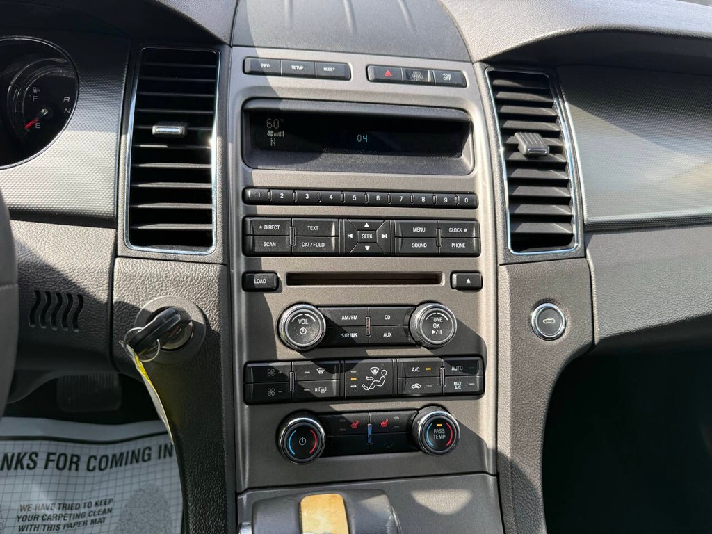 Ford Taurus Vehicle Full-screen Gallery Image 24