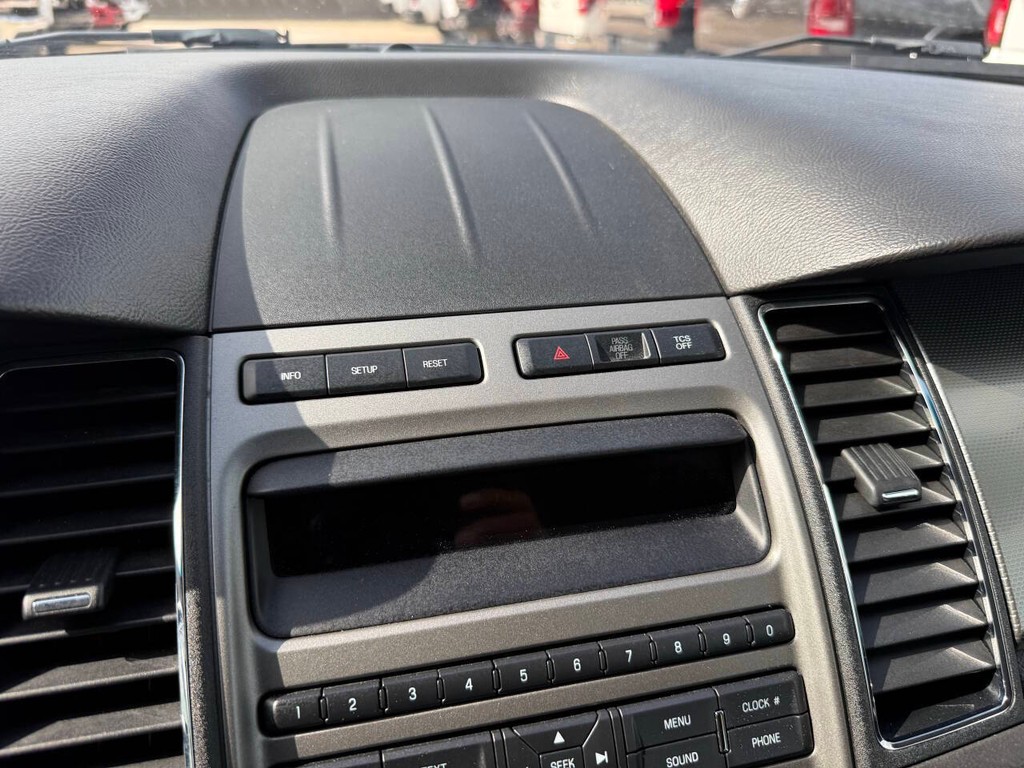 Ford Taurus Vehicle Full-screen Gallery Image 25