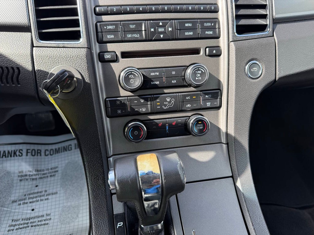 Ford Taurus Vehicle Full-screen Gallery Image 27