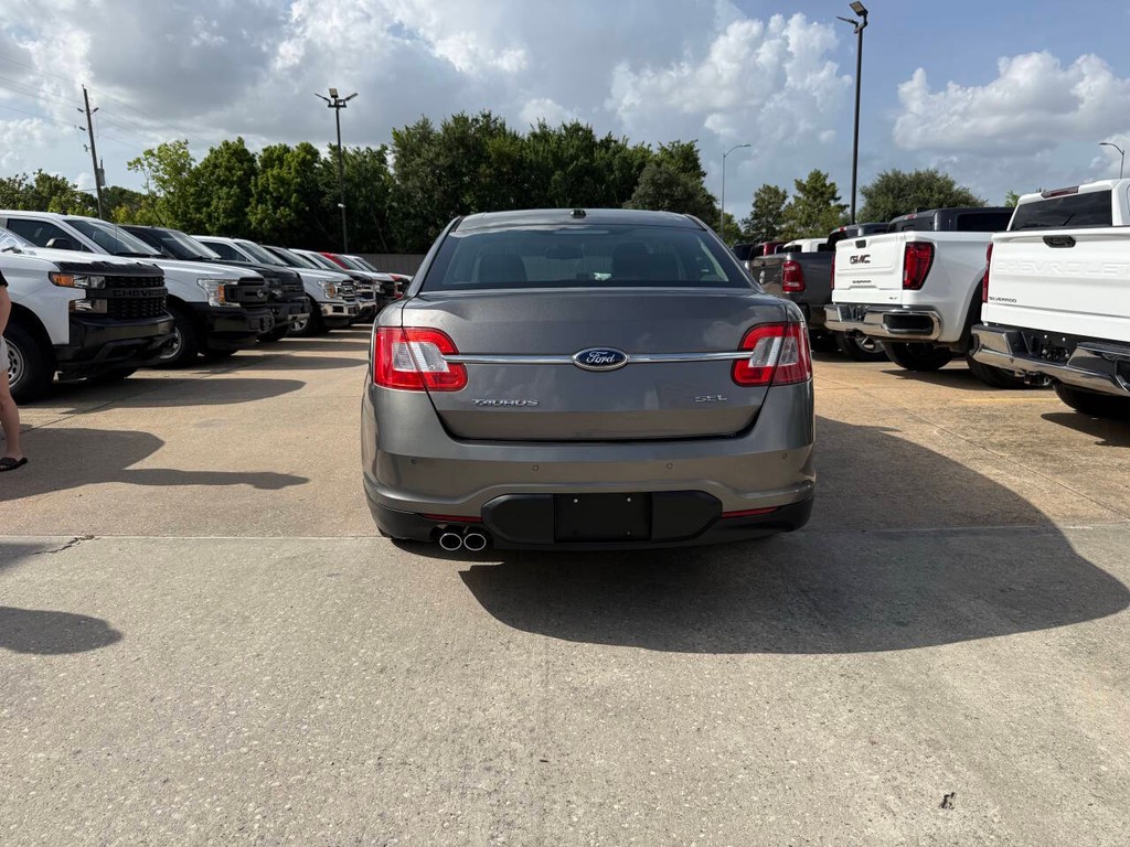 Ford Taurus Vehicle Full-screen Gallery Image 36