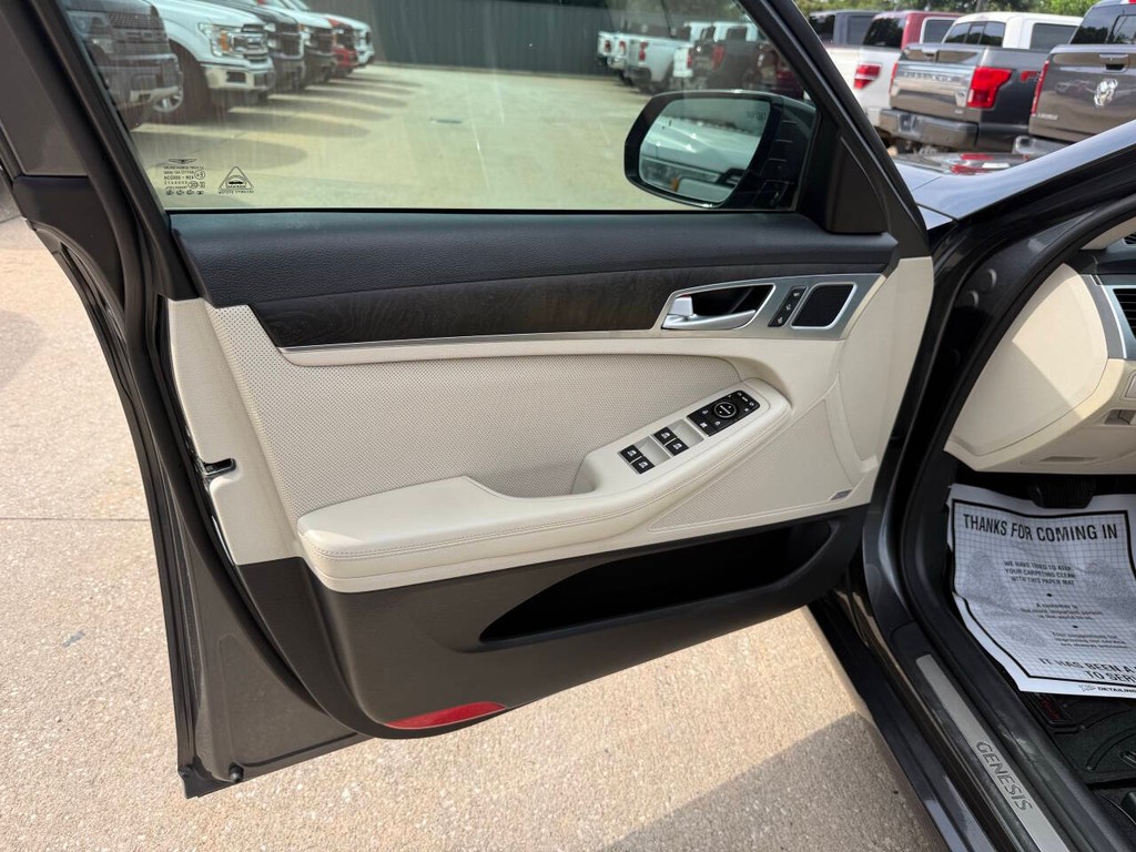 Genesis G80 Vehicle Full-screen Gallery Image 08