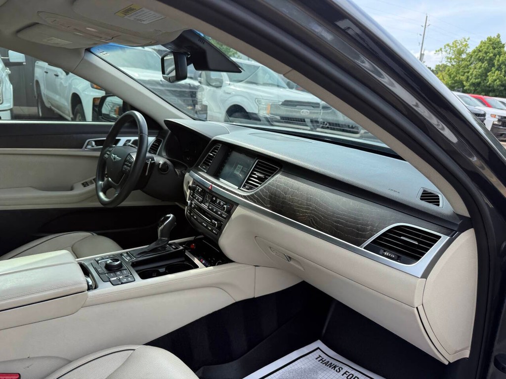 Genesis G80 Vehicle Full-screen Gallery Image 09