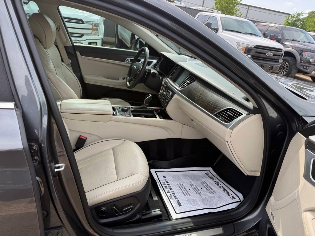 Genesis G80 Vehicle Full-screen Gallery Image 10
