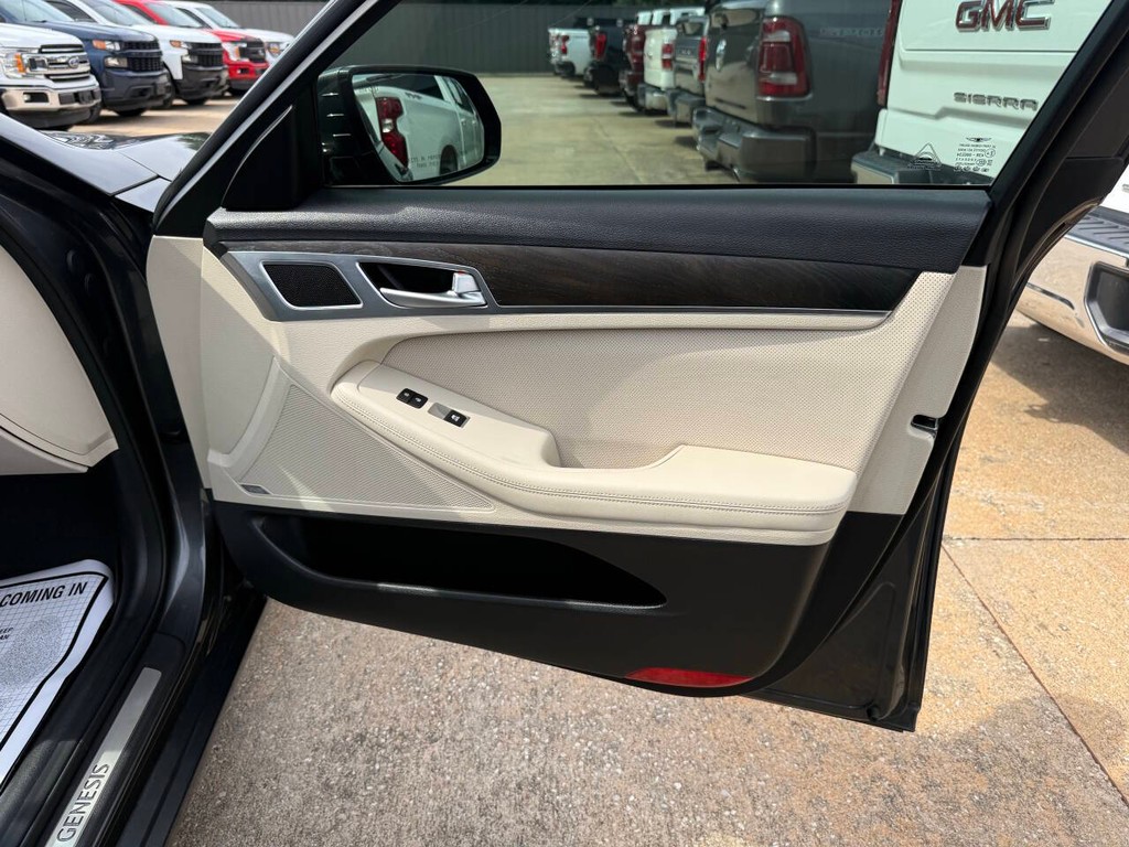 Genesis G80 Vehicle Full-screen Gallery Image 11