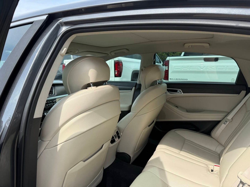 Genesis G80 Vehicle Full-screen Gallery Image 12