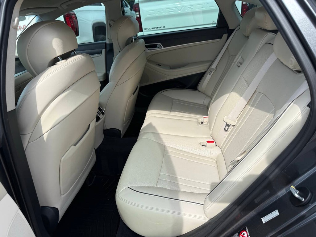 Genesis G80 Vehicle Full-screen Gallery Image 13