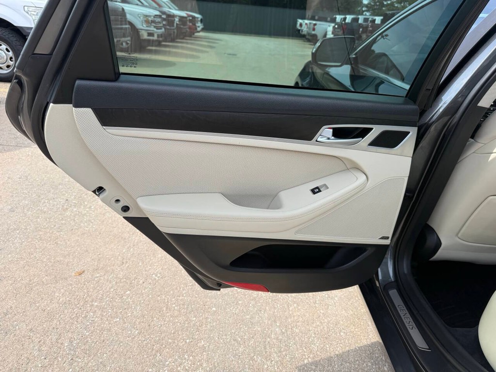 Genesis G80 Vehicle Full-screen Gallery Image 14