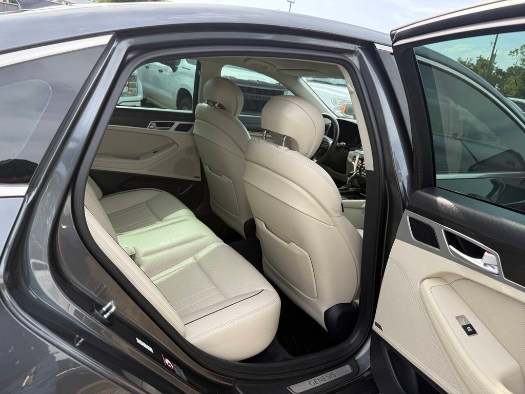 Genesis G80 Vehicle Full-screen Gallery Image 15