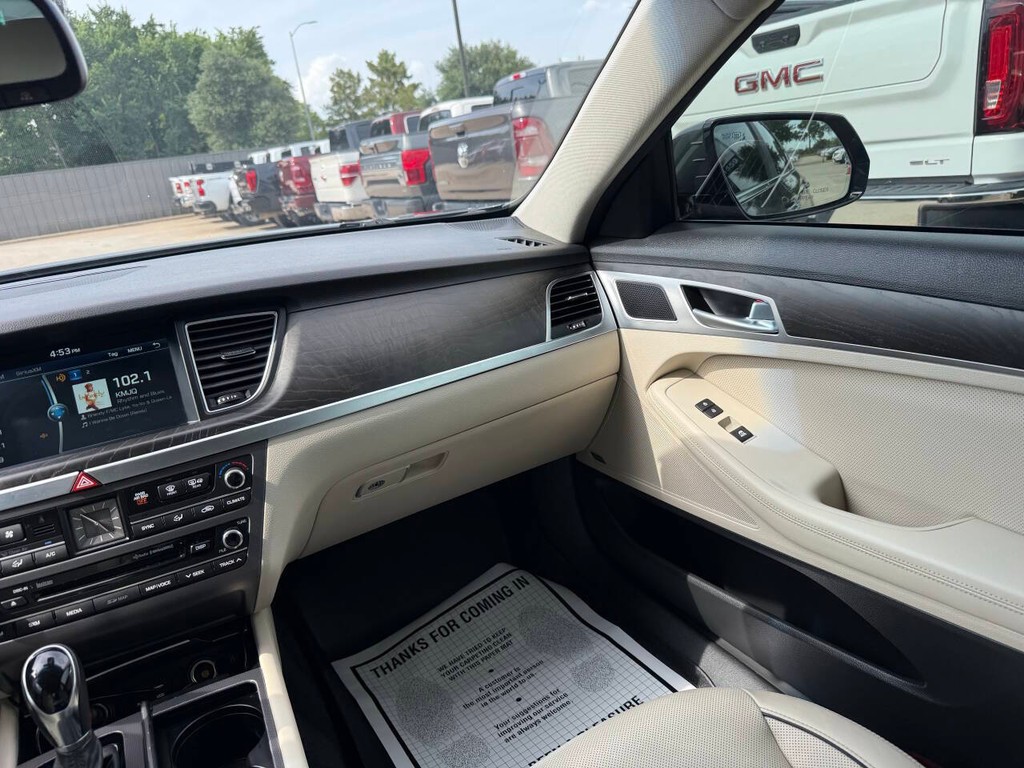 Genesis G80 Vehicle Full-screen Gallery Image 20