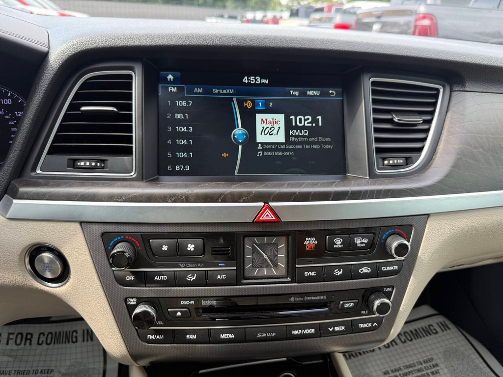 Genesis G80 Vehicle Full-screen Gallery Image 24
